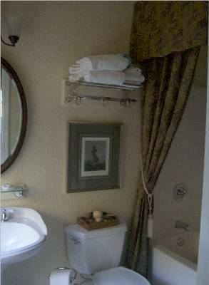 private bathroom with tub shower - bed breakfast near Yosemite National Park